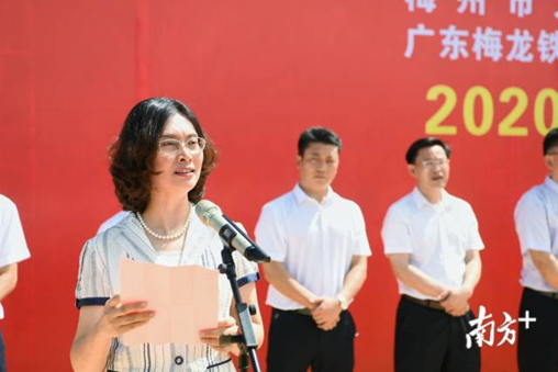 梅州市委常委,市政府常务副市长吴晓晖讲话.