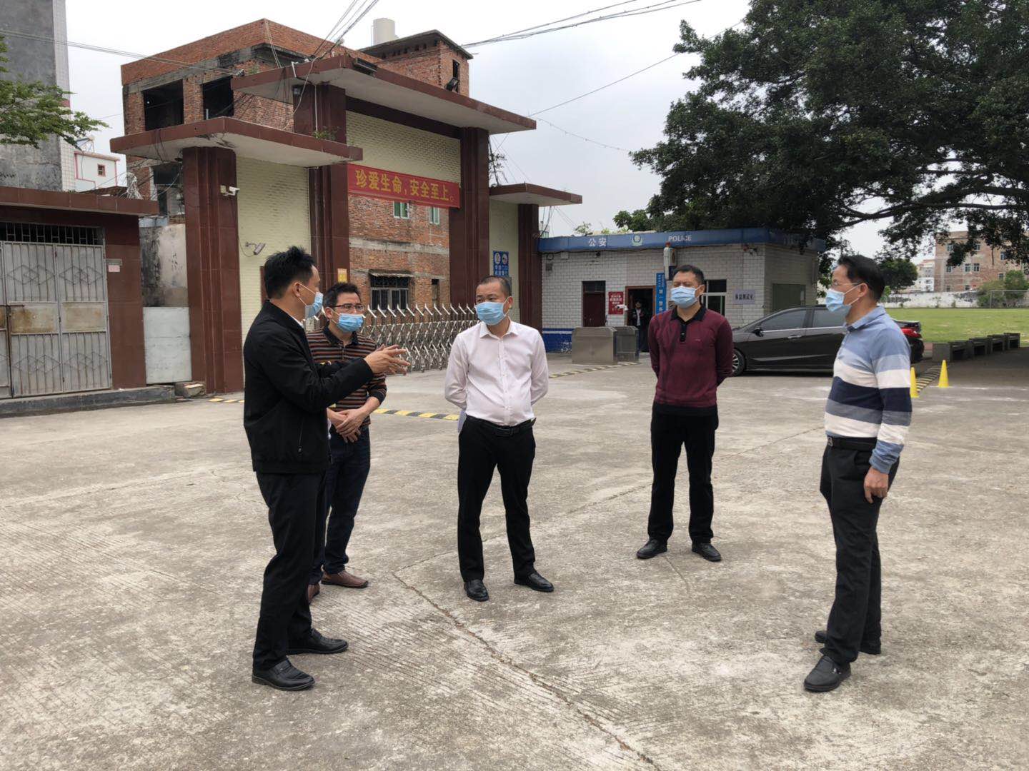 卓伟强督导检查学校复学复课准备工作