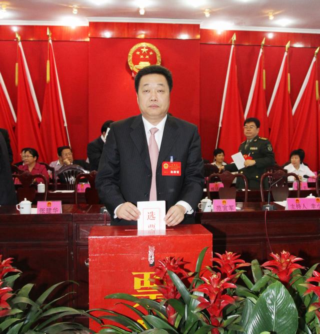 范宜军当选五华县人民政府县长