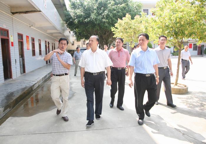 县委常委,县委办主任李伟华,副县长宋学希,县政协副主席,龙村镇党委