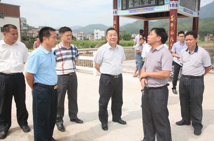 新闻资讯 各县资讯 五华 > 正文   范宜军到长布镇调研时要求   9月29