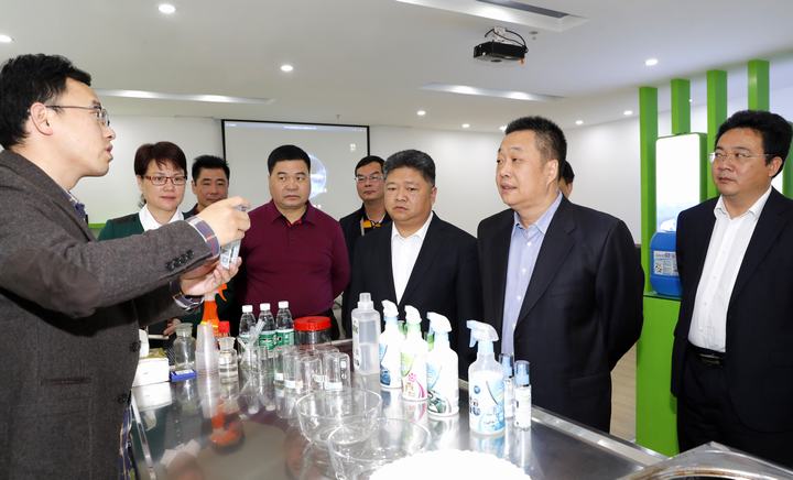 益华老总_港华集团简介老总