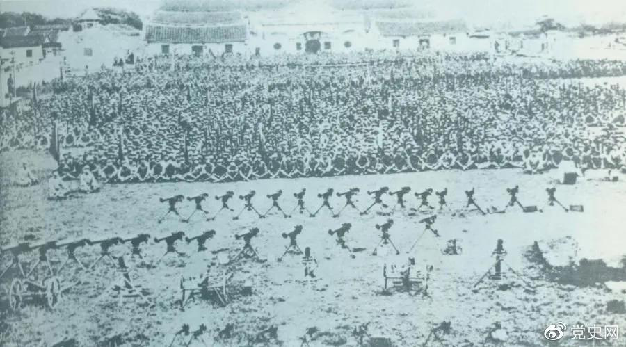 1932年4月20日，由红一军团和红五军团组成的东路军攻占漳州，图为攻占漳州后的部队情形。