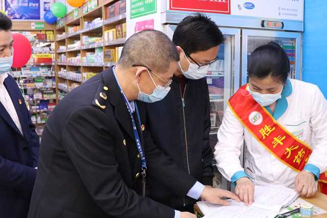 邝逸平带队开展春节前疫情防控和食品安全检查工作(127).JPG