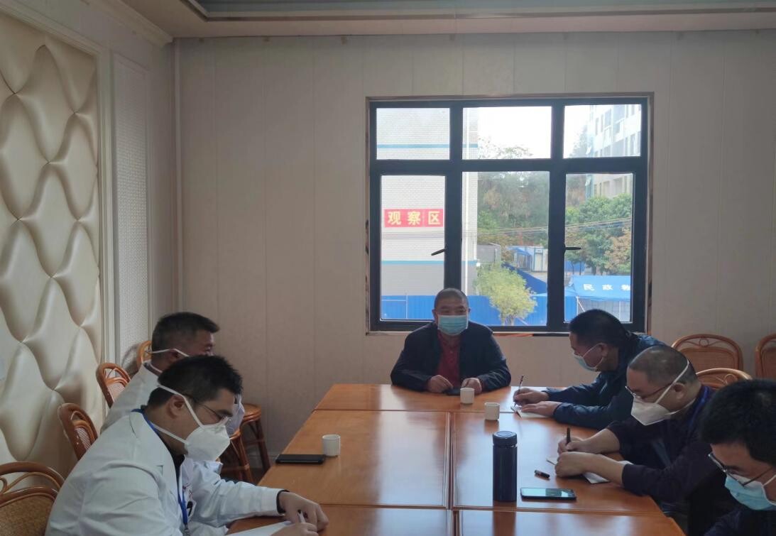 11.8简讯）刘锐锋到集中隔离场所慰问一线工作人员_3