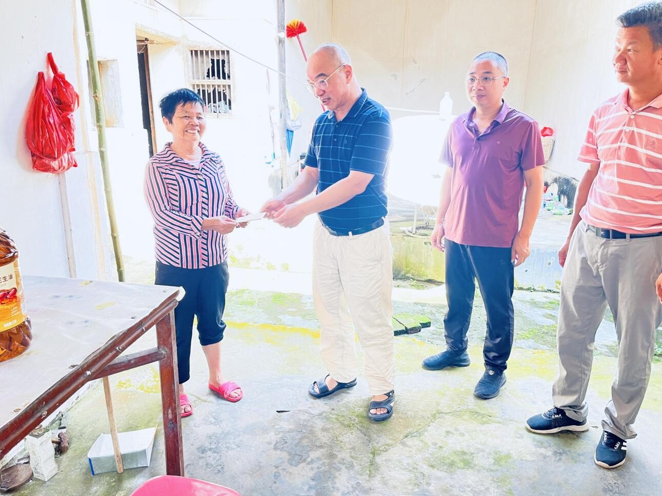 五华县计生协开展“迎中秋 庆国庆”暖心行动_2