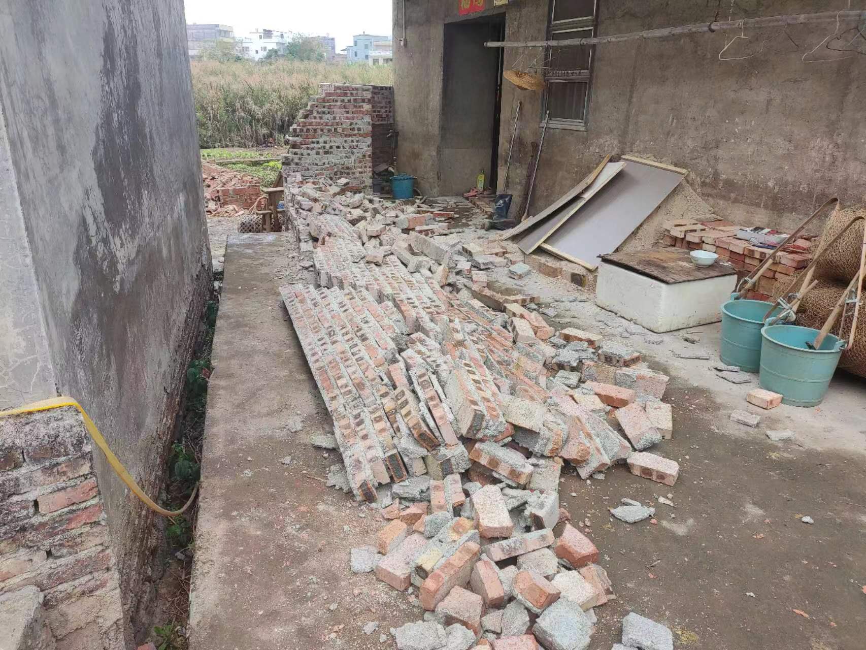 红光围墙2.jpg