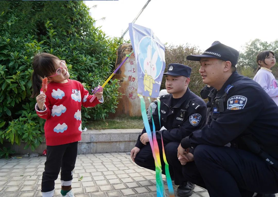 春节我在岗｜景中有“警”，五华公安用“警察蓝”守护景区“春节红”