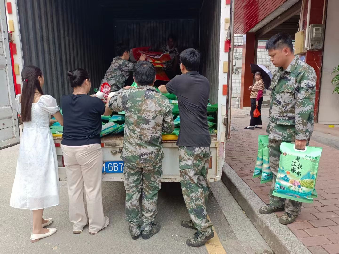 捐赠物资 (1)