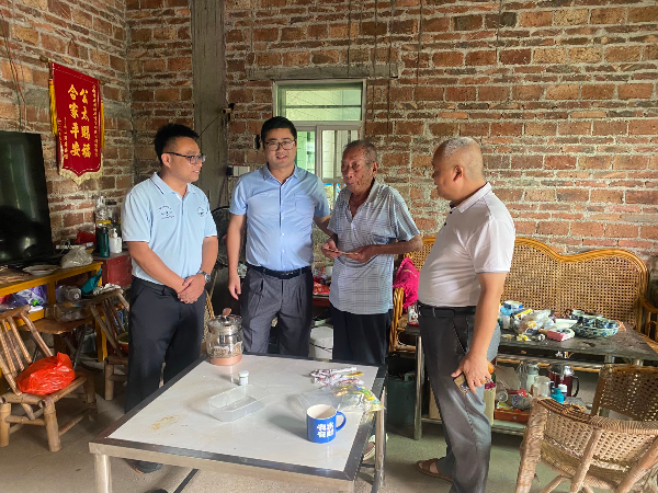 “七一”慰问传党情，关怀温暖党员心——安流镇开展建党日慰问活动
