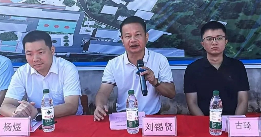 镇长讲话.jpg