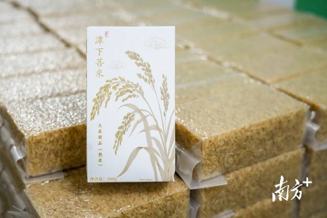生产好的菩米经过包装,即将发往各大市场。 何森垚 摄 生产好的菩米经过包装,即将发往各大市场。 何森垚 摄