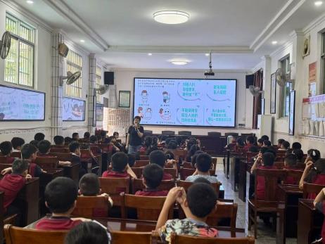 五华县第三小学开展未成年人保护专题法治讲座