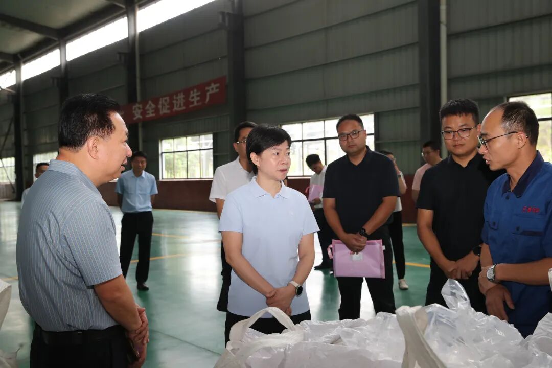 钟秀堂到企业开展走访服务