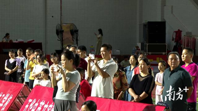 精彩赛事吸引群众前来观看。受访者供图 精彩赛事吸引群众前来观看。受访者供图