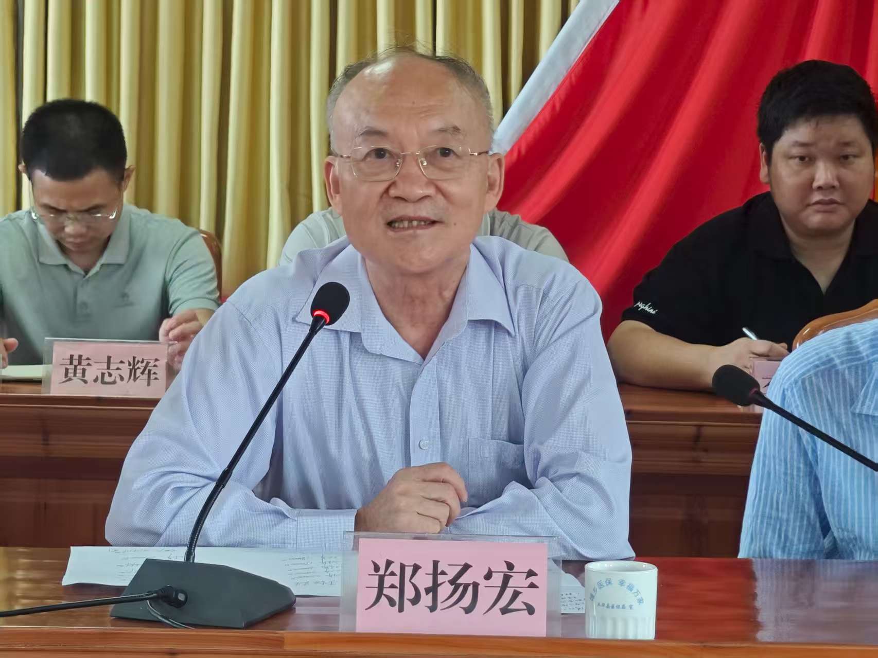 12郑扬宏照片.jpg
